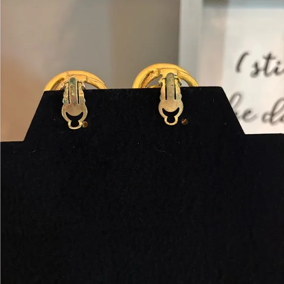CHANEL Gold Earrings - Picture 7 of 8